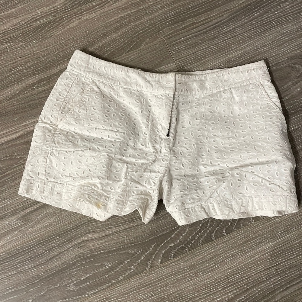 VINEYARD VINES WHITE EYELET SHORTS - SIZE 10